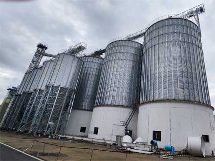 客户定制颜色时产10吨大型水产膨化饲料生产线项目