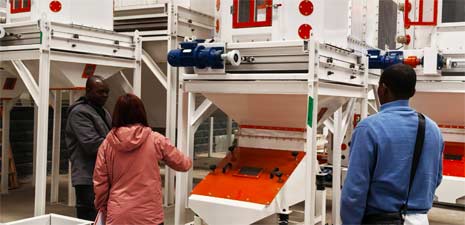 尼日利亚客户访问强福机械购买颗粒饲料设备